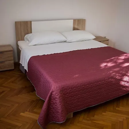 Lenka Apartment Grebastica