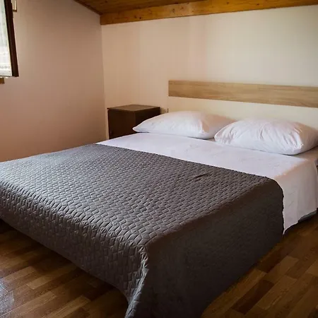 Lenka Apartment *