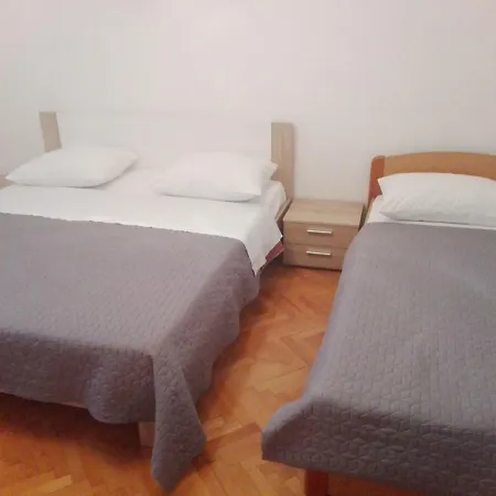 Lenka Apartment Grebastica